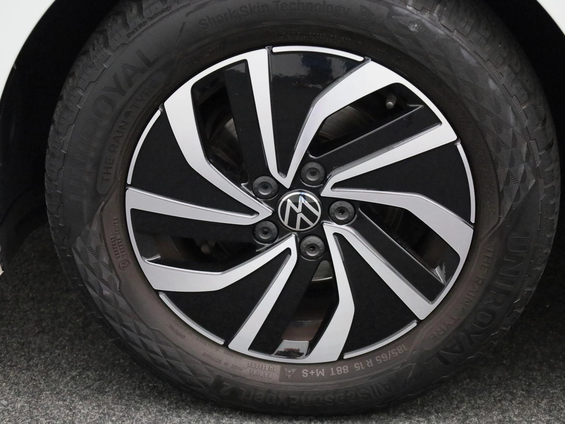 Volkswagen-Polo-image-14