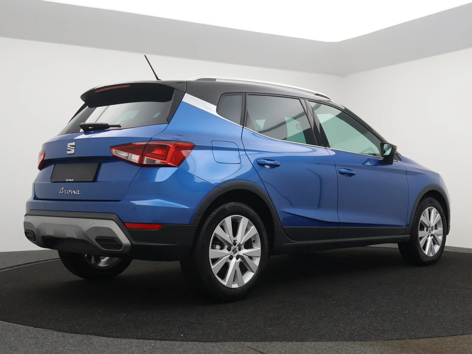 SEAT-Arona-image-1