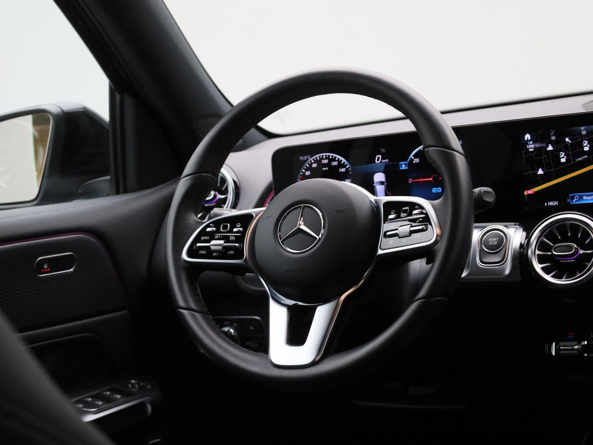 Mercedes-Benz-EQB-image-39
