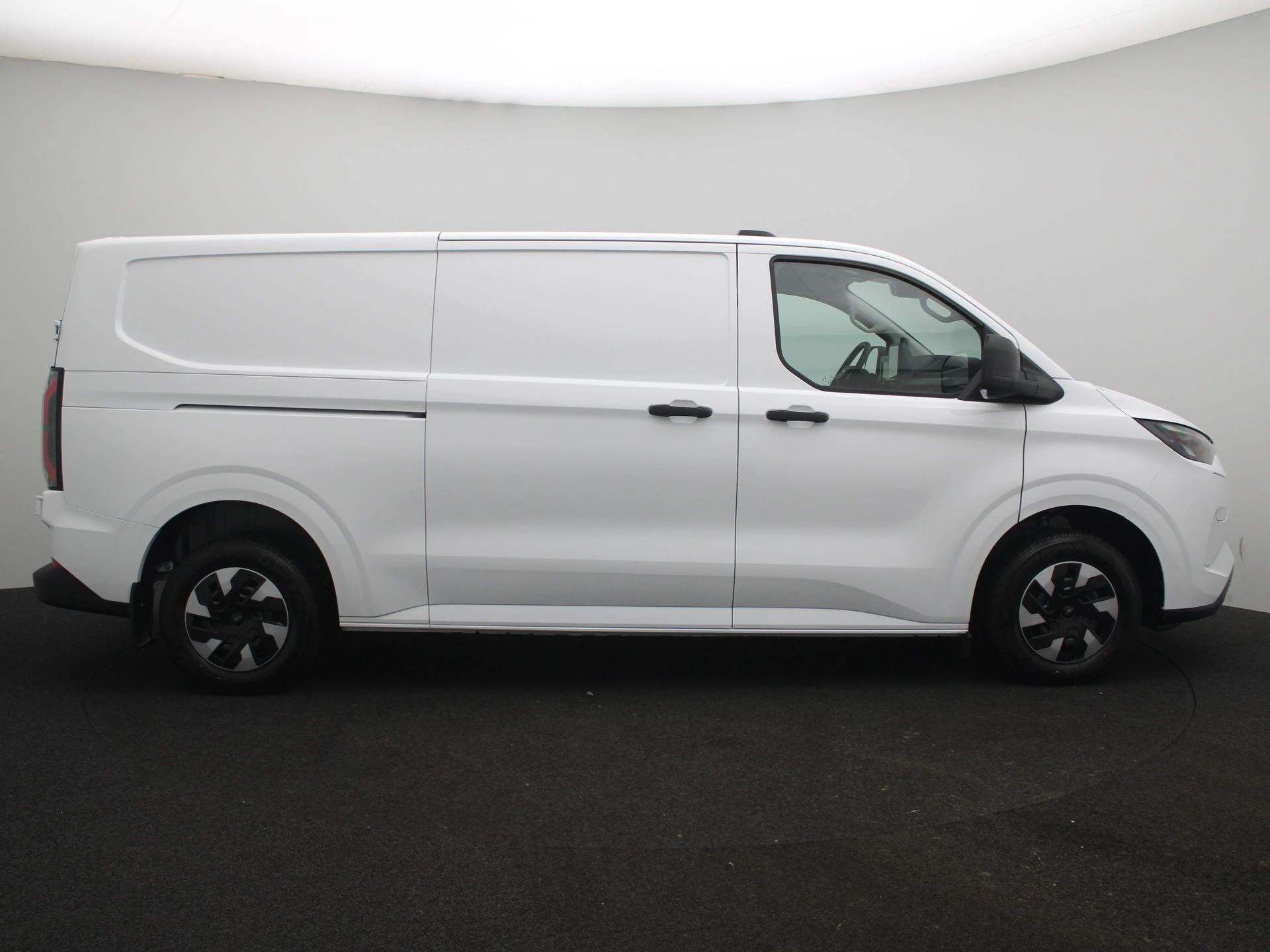 Ford-E-Transit Custom-image-5