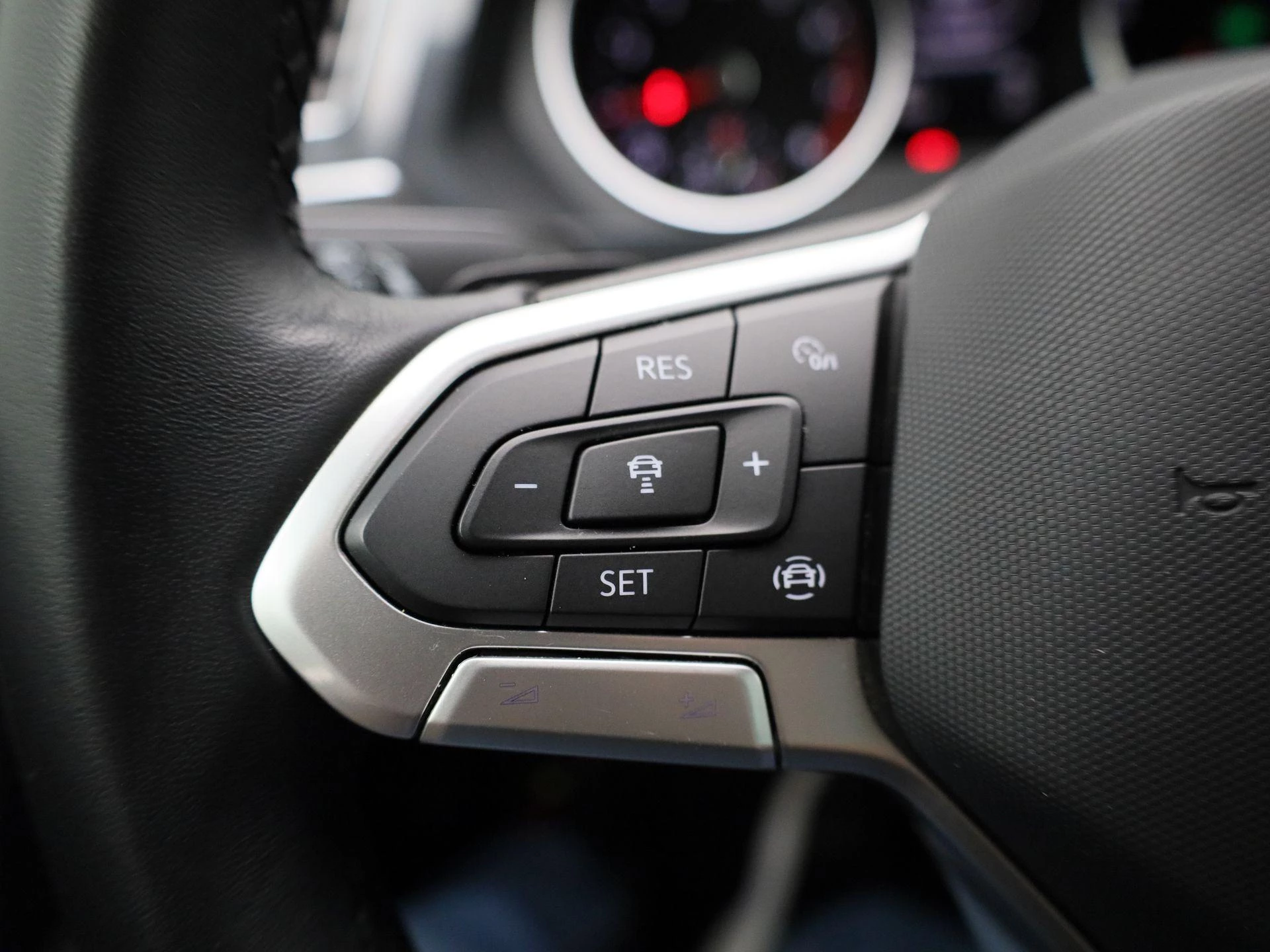 Volkswagen-Tiguan-image-21