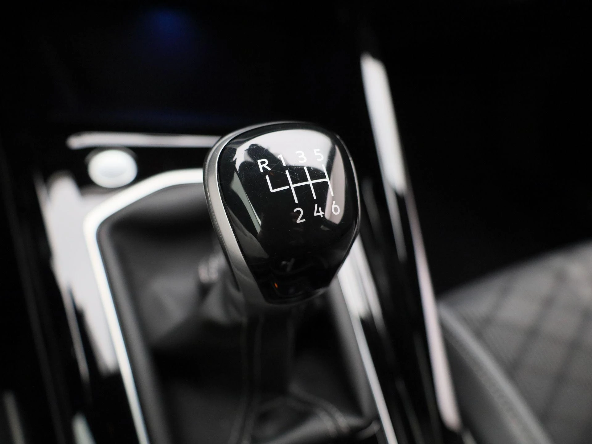 Volkswagen-Golf-image-31