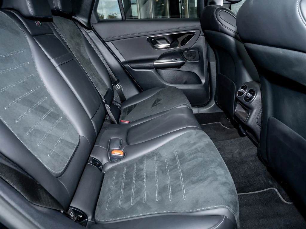 Mercedes-Benz-GLC 300 d-image-12