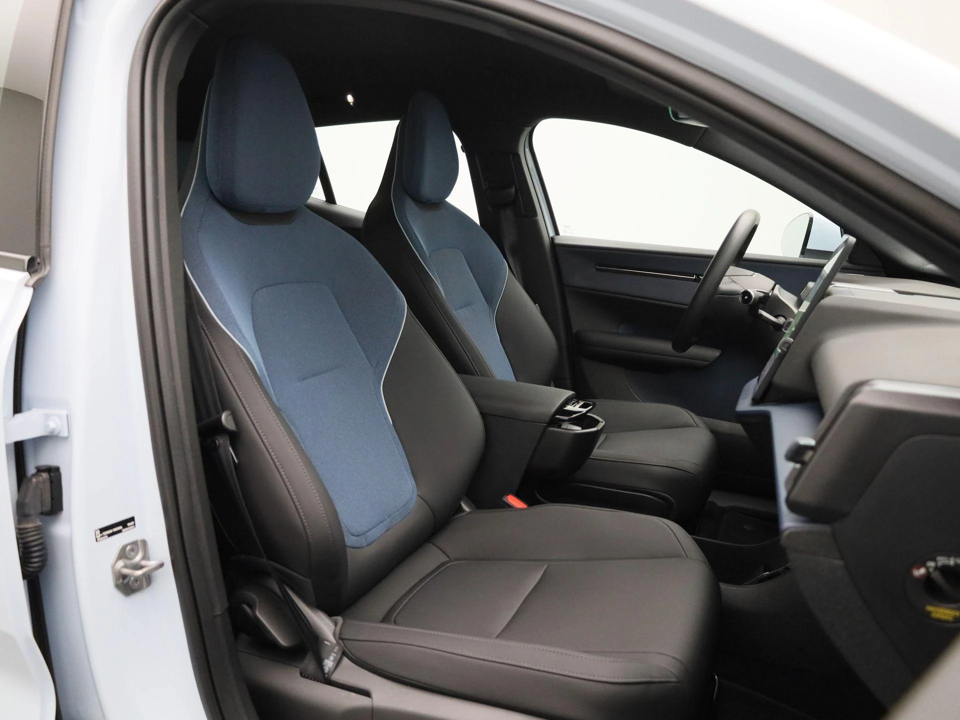 Volvo-EX30-image-31