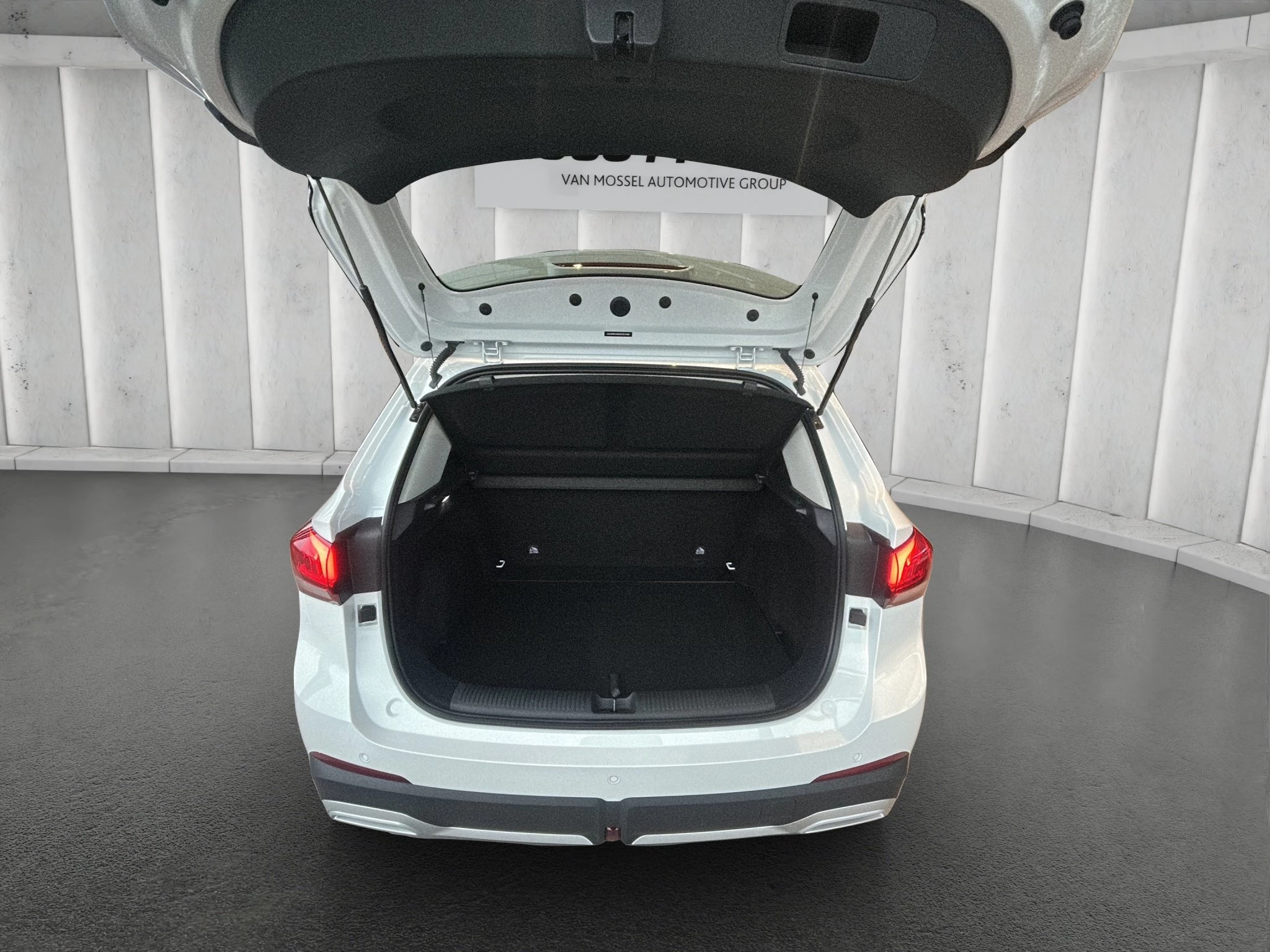 MG ZS Luxury 1.5 Hybrid+ Autom LED ACC GJR RFK SHZ