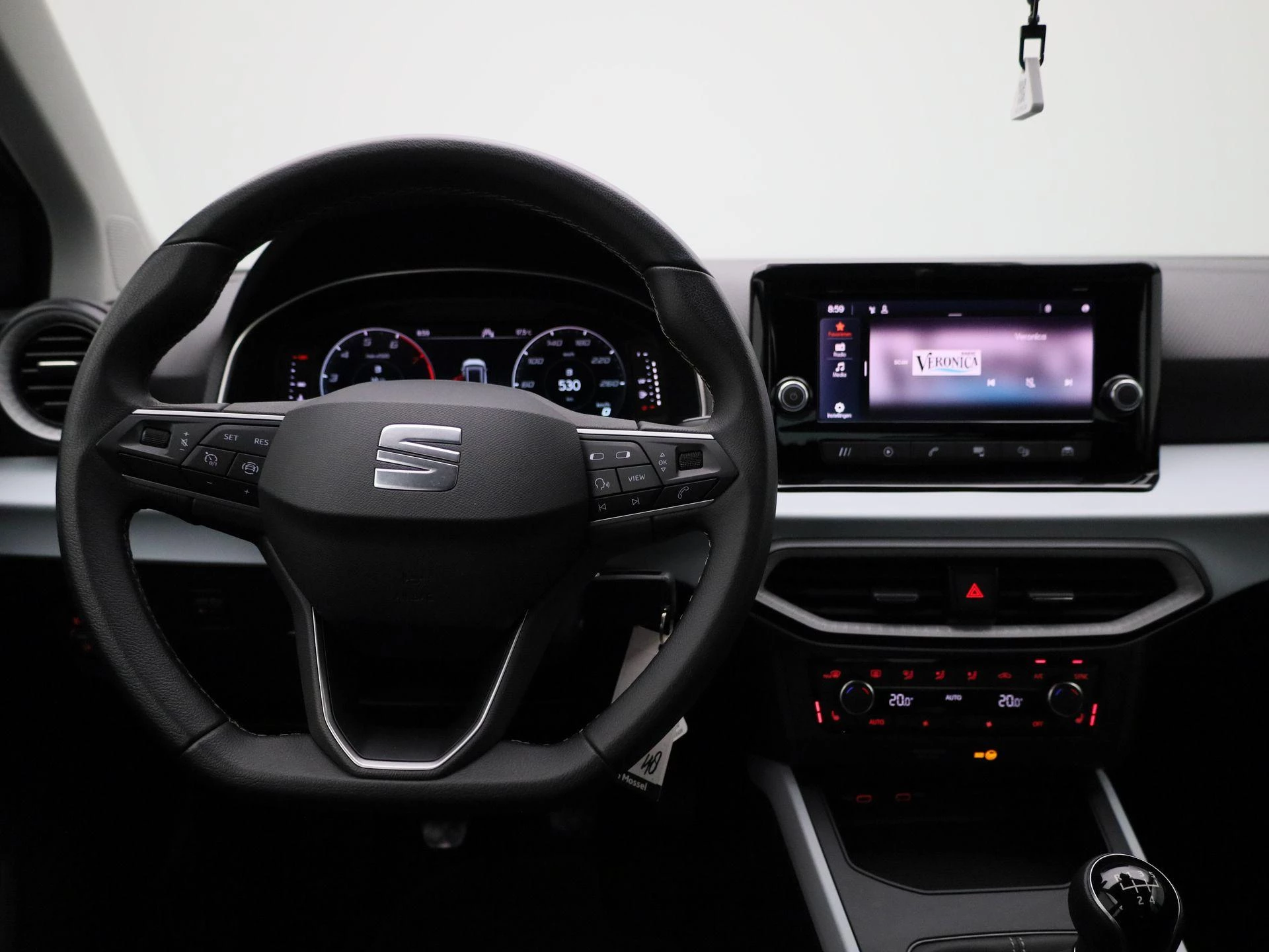 SEAT-Arona-image-6