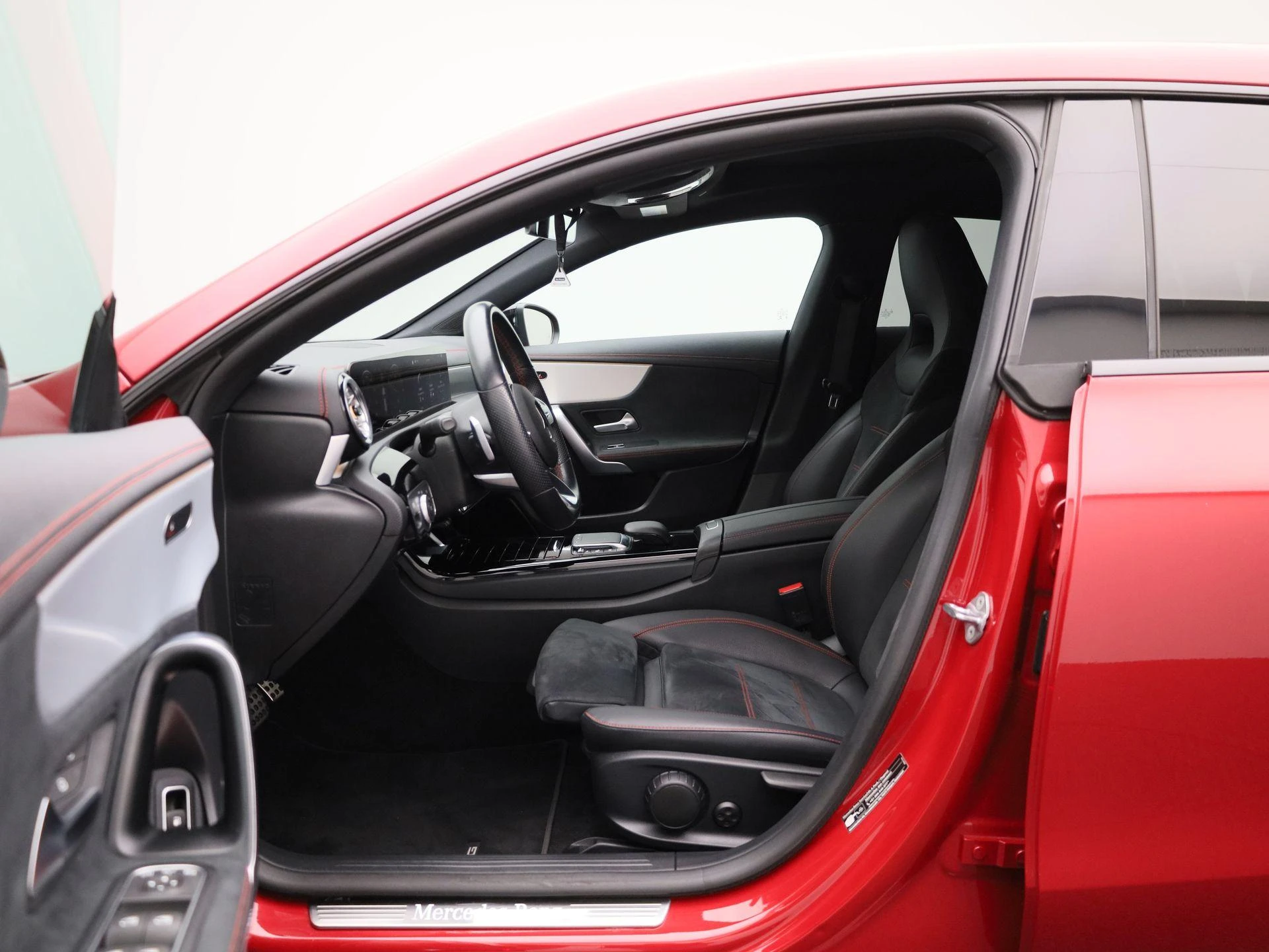 Mercedes-Benz-CLA-image-9