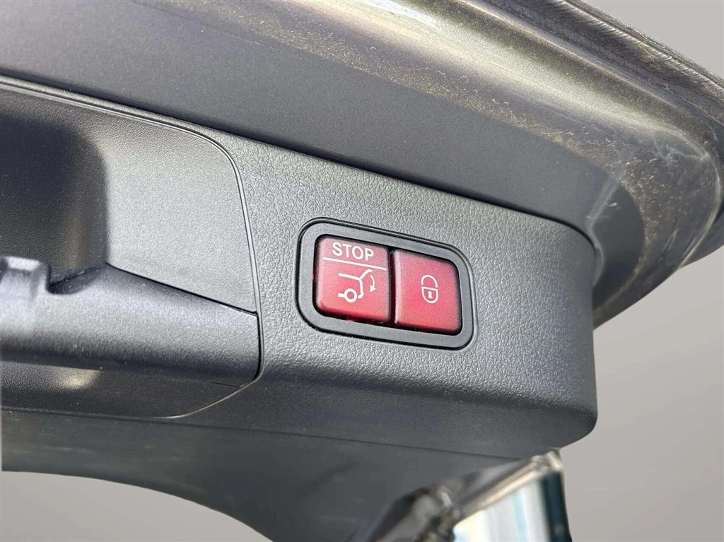 Mercedes-Benz-EQB-image-23