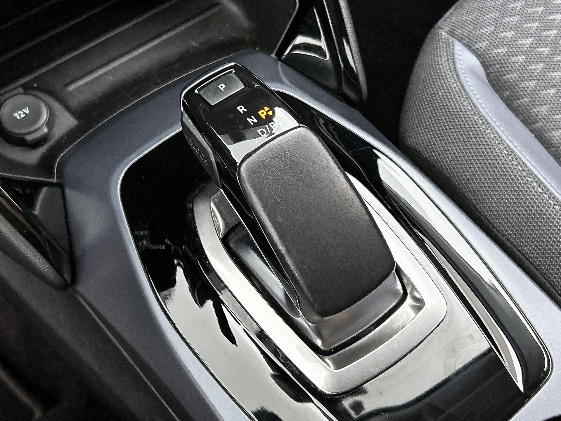 Peugeot-e-2008-image-21