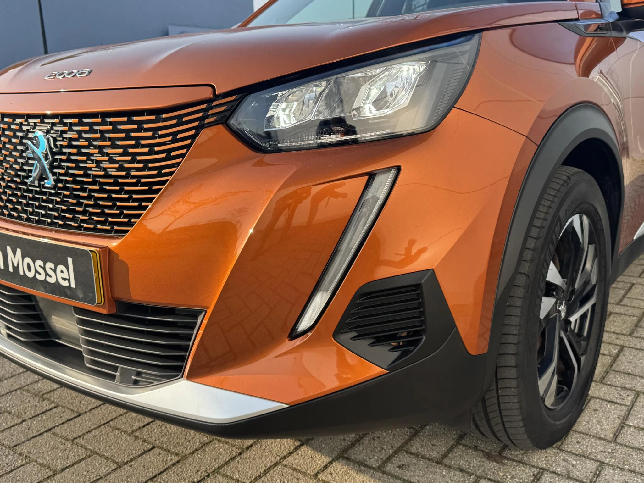 Peugeot-e-2008-image-10