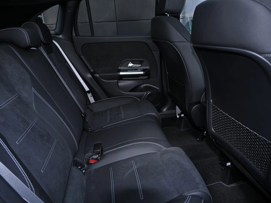 Mercedes-Benz-GLA 200 d-image-13