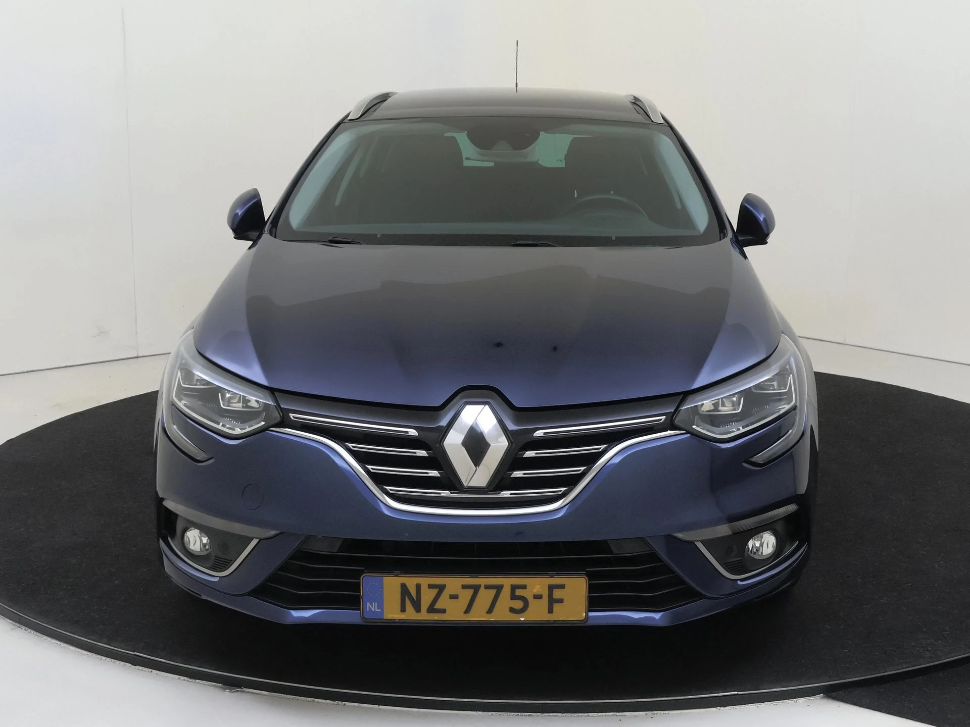 Renault-Mégane Estate-image-5
