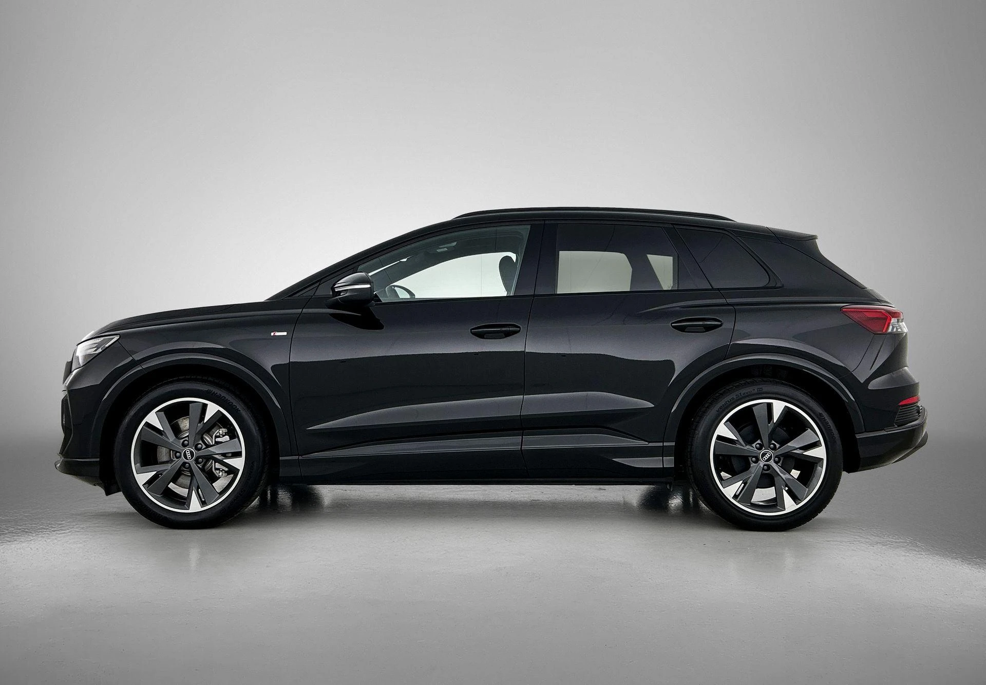 Audi-Q4 e-tron-image-1