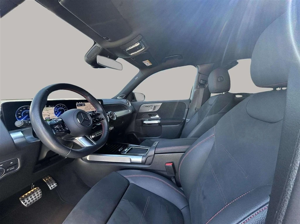 Mercedes-Benz-EQB-image-9