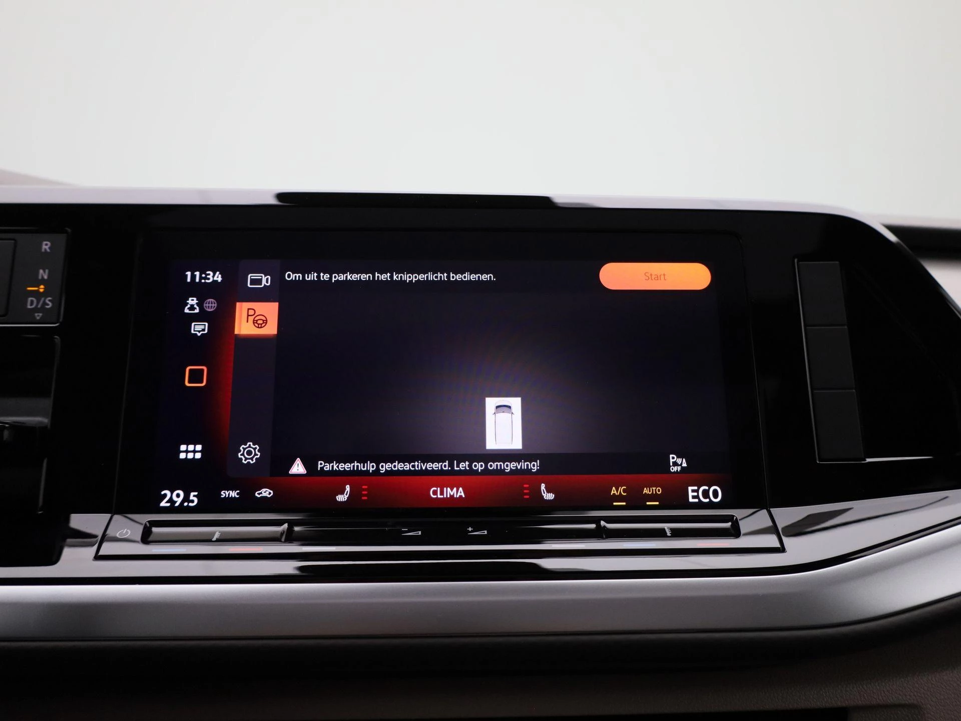 Volkswagen-Multivan-image-28