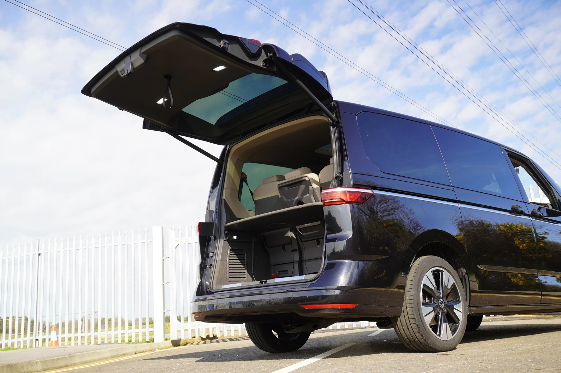 Volkswagen-Multivan-image-29