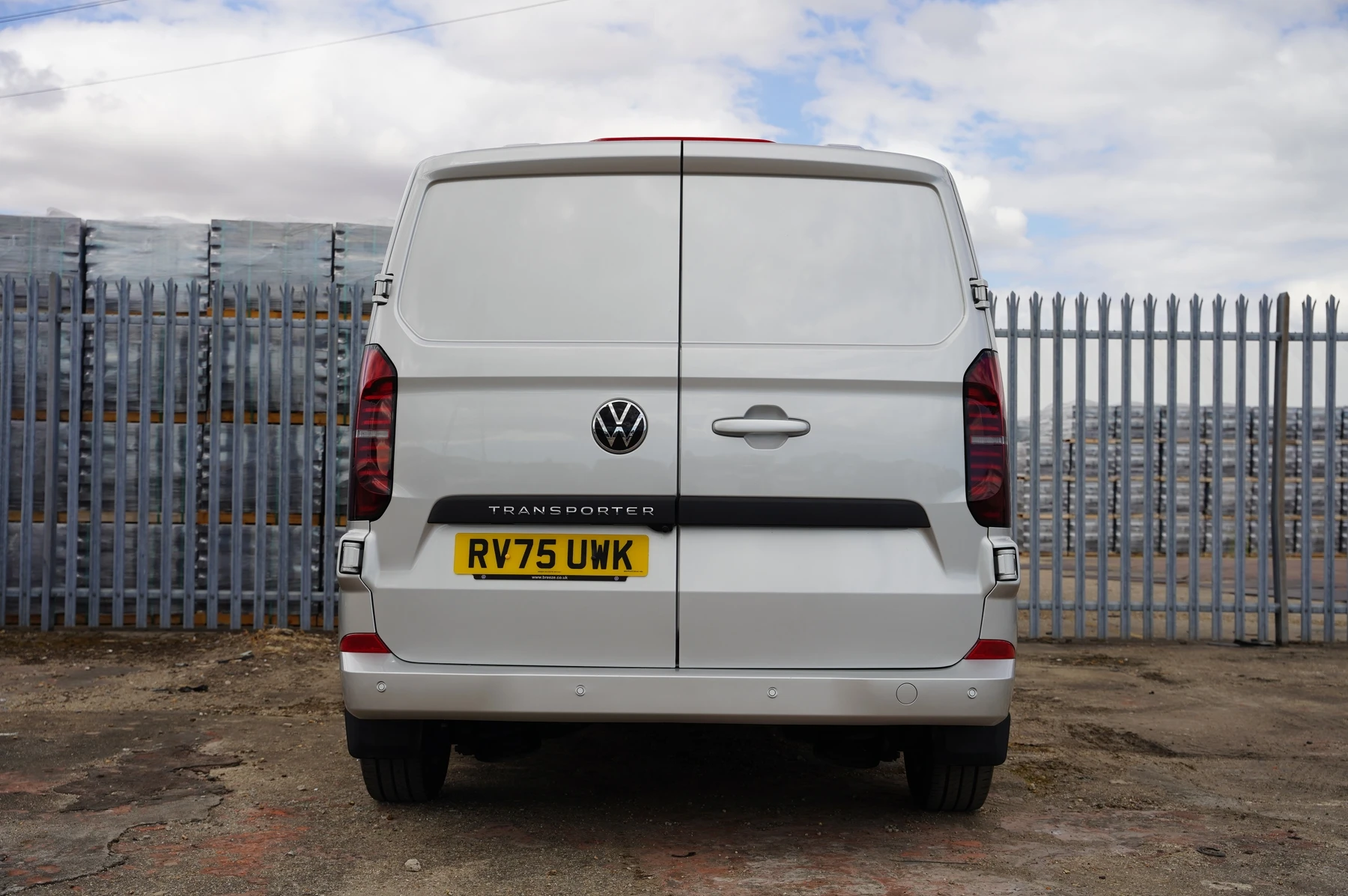 Volkswagen-Transporter-image-13