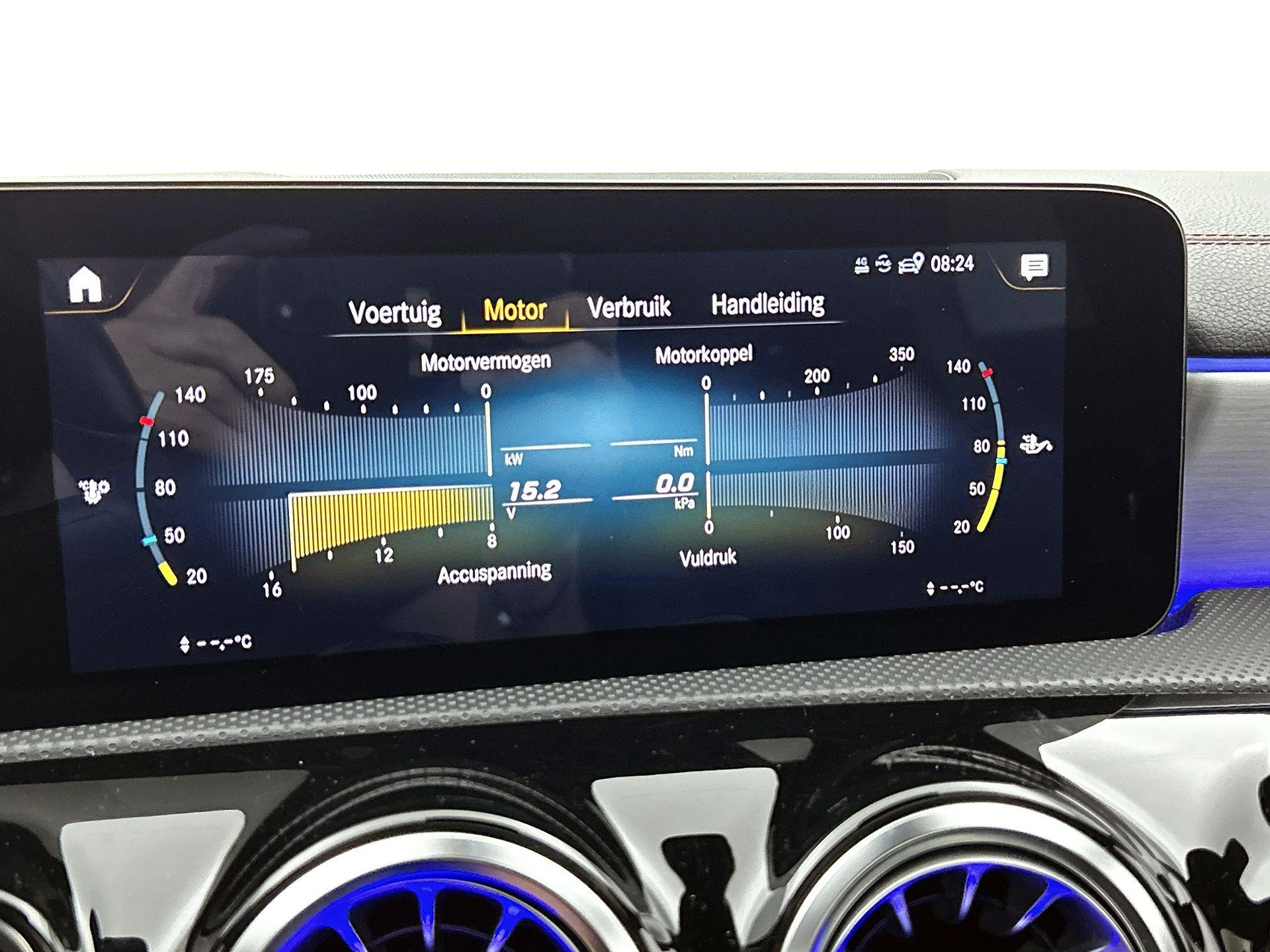 Mercedes-Benz-CLA-image-11