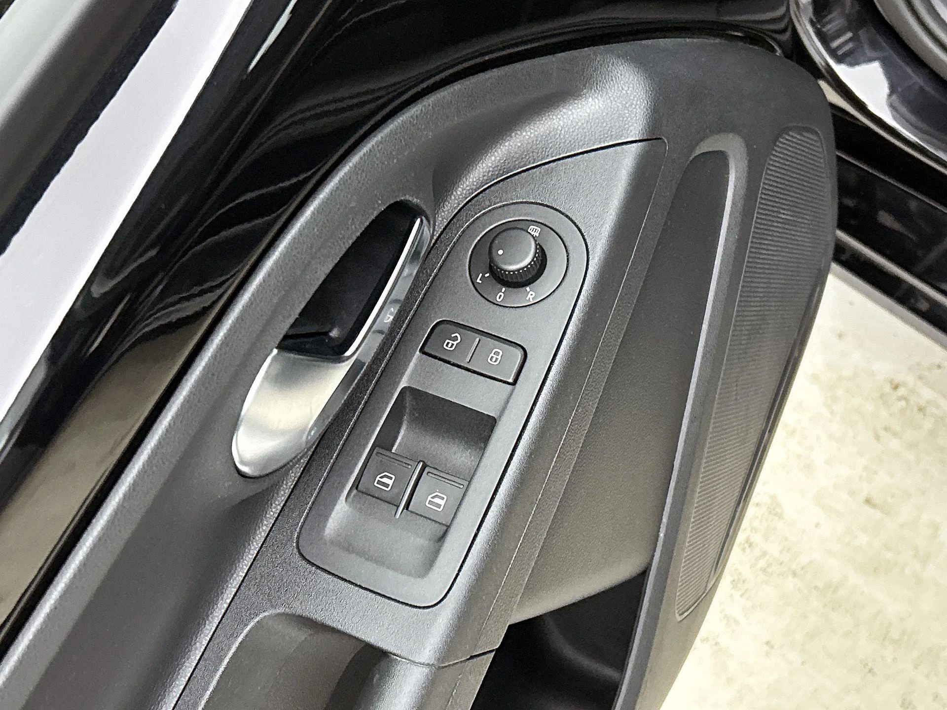Volkswagen-up!-image-24