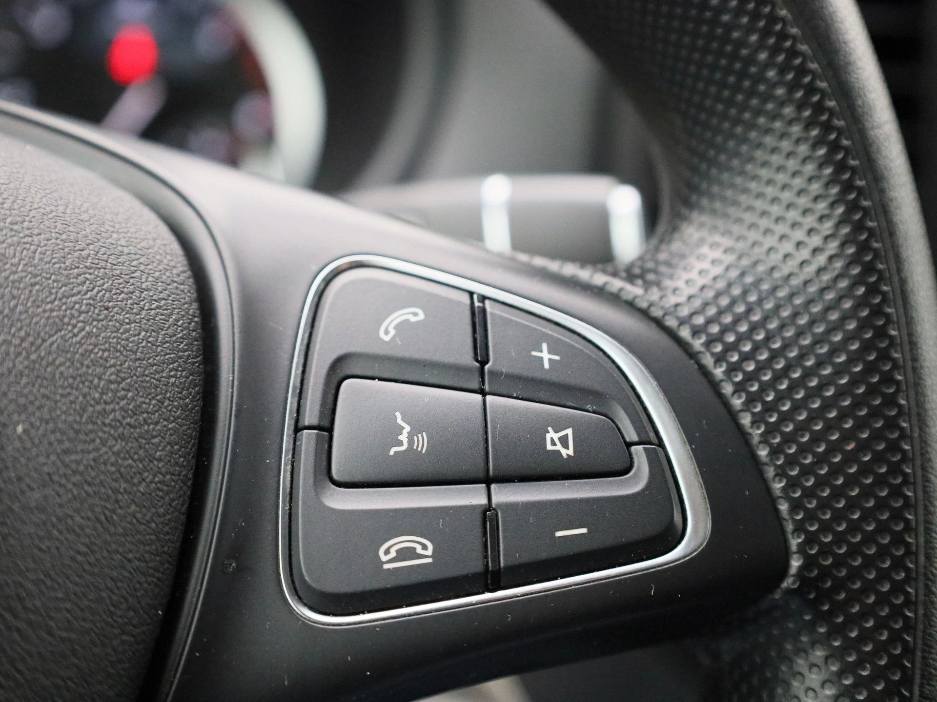 Mercedes-Benz-Vito-image-27