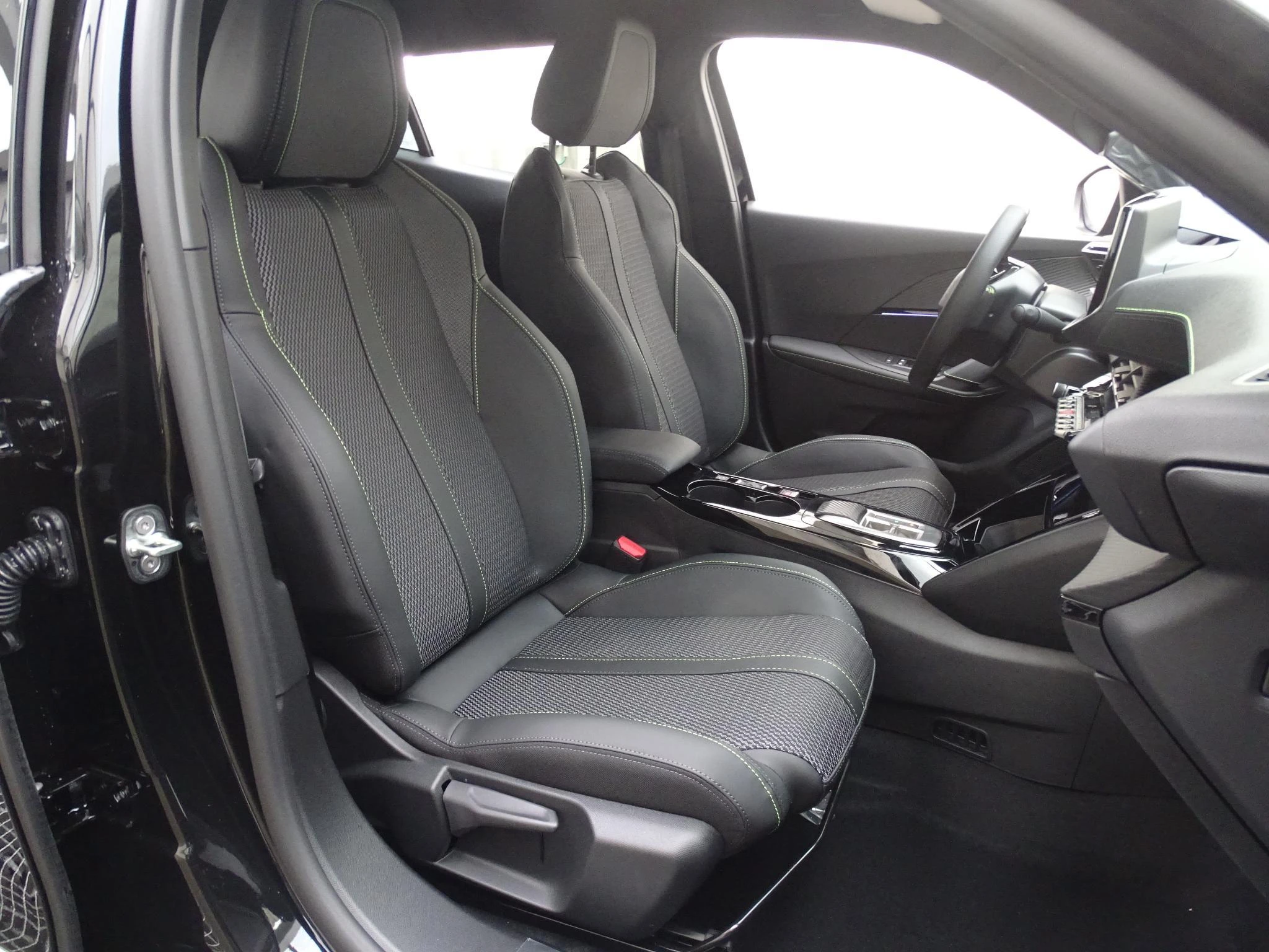 Peugeot-2008-image-11