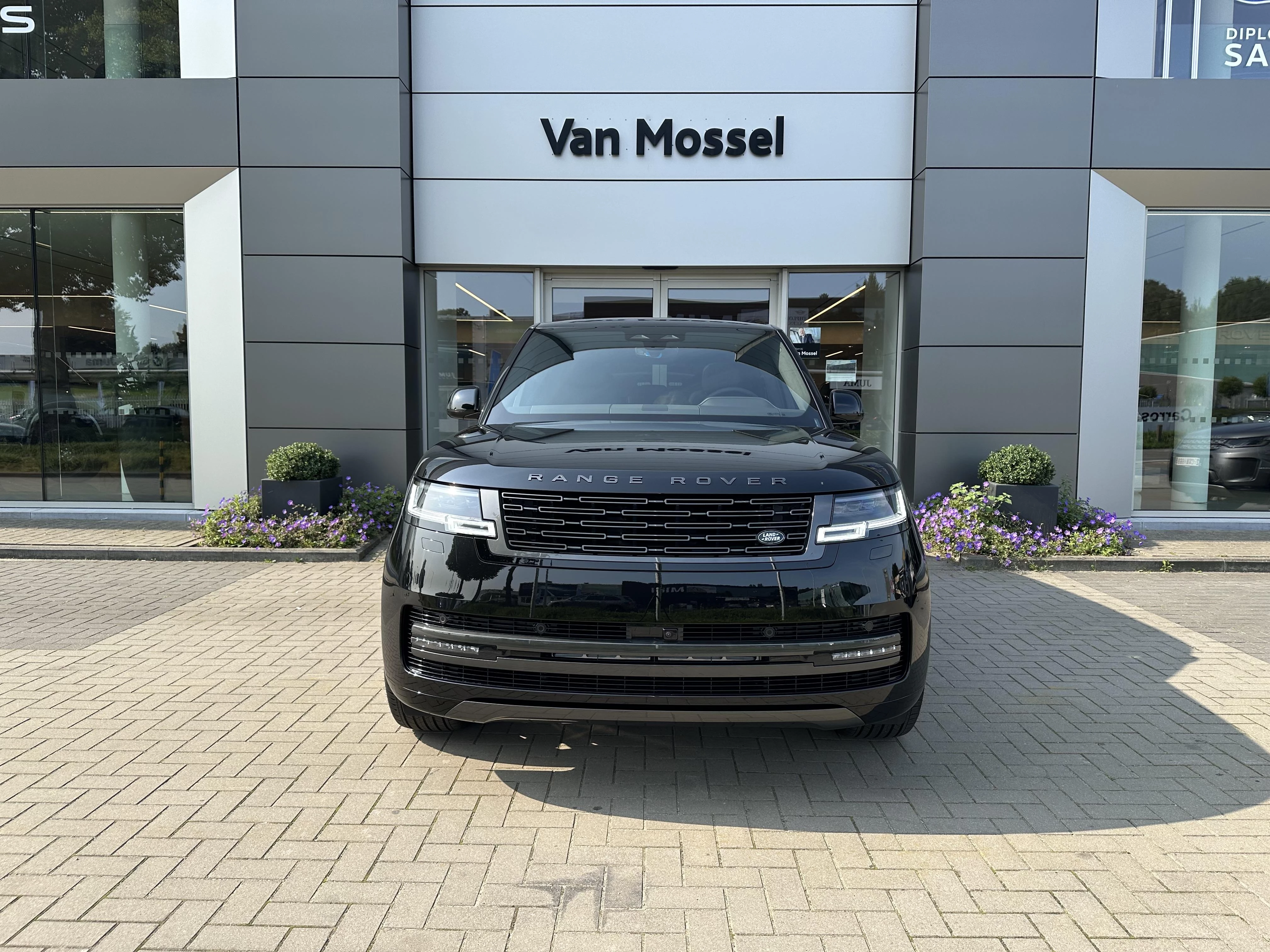 Land Rover-Range Rover-image-1