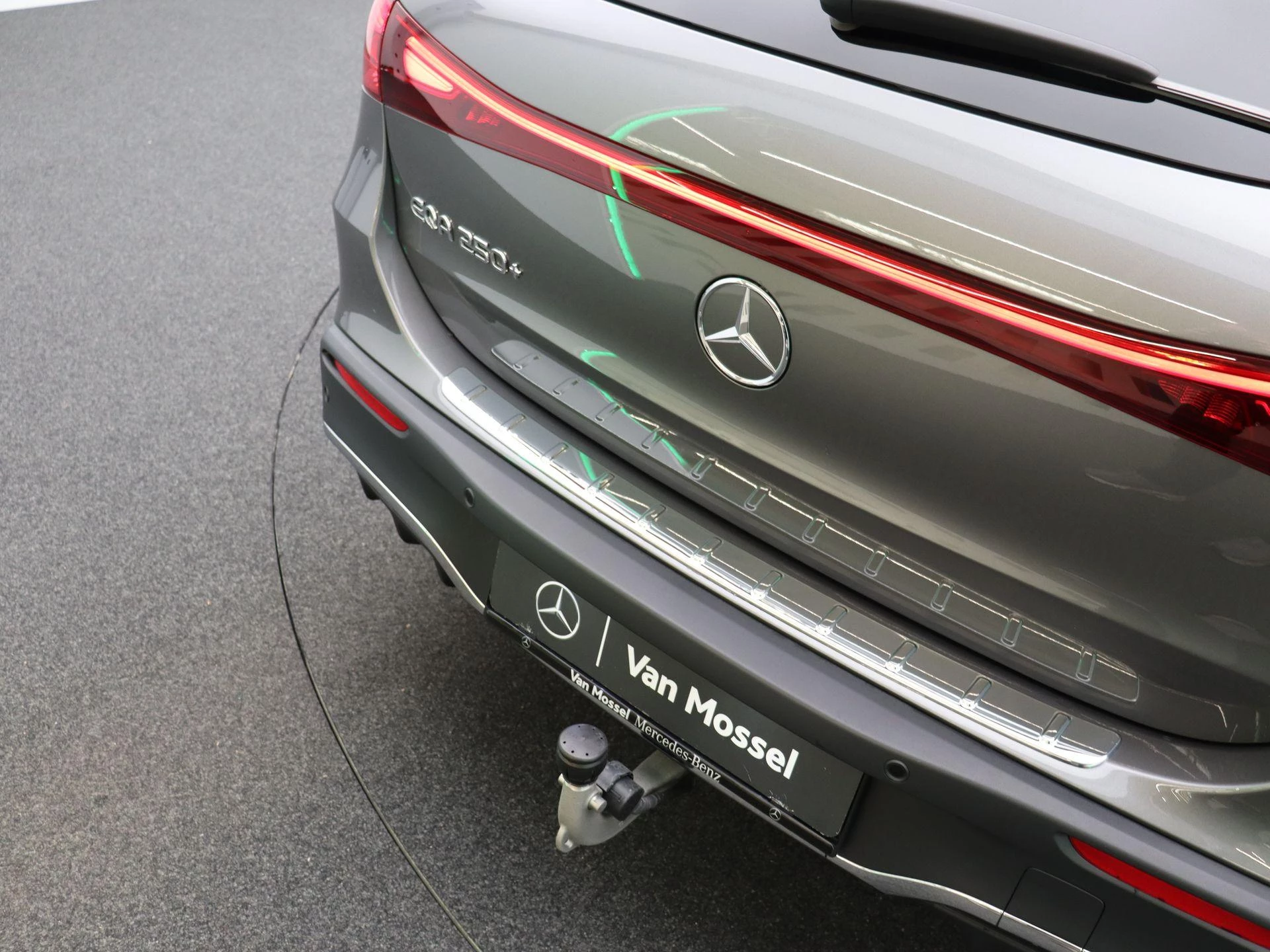 Mercedes-Benz EQA 250+ Star Edition + AMG + PANO DAK + BURMESTER + TREKHAAK + HEAD UP