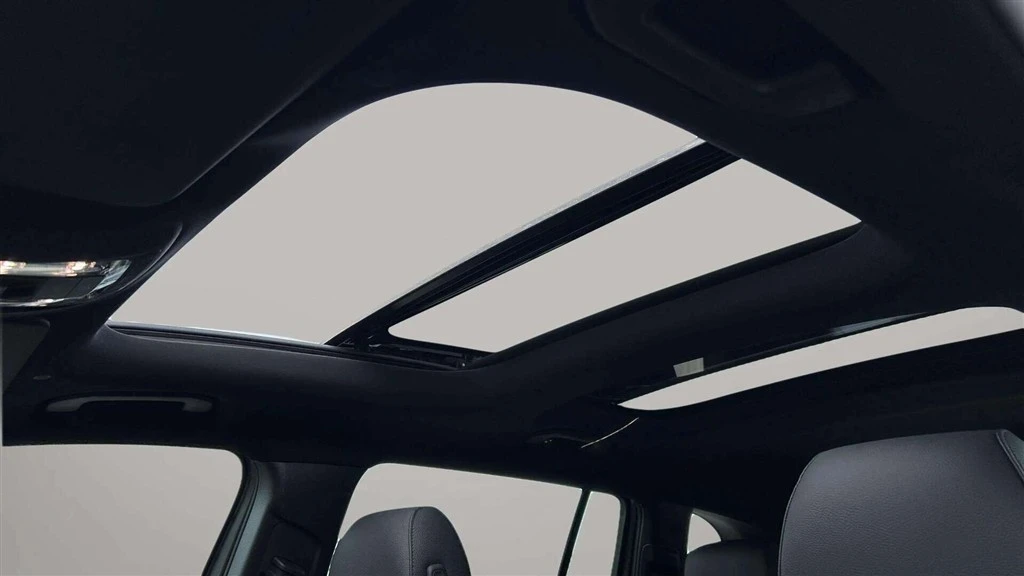 Mercedes-Benz-EQB-image-20