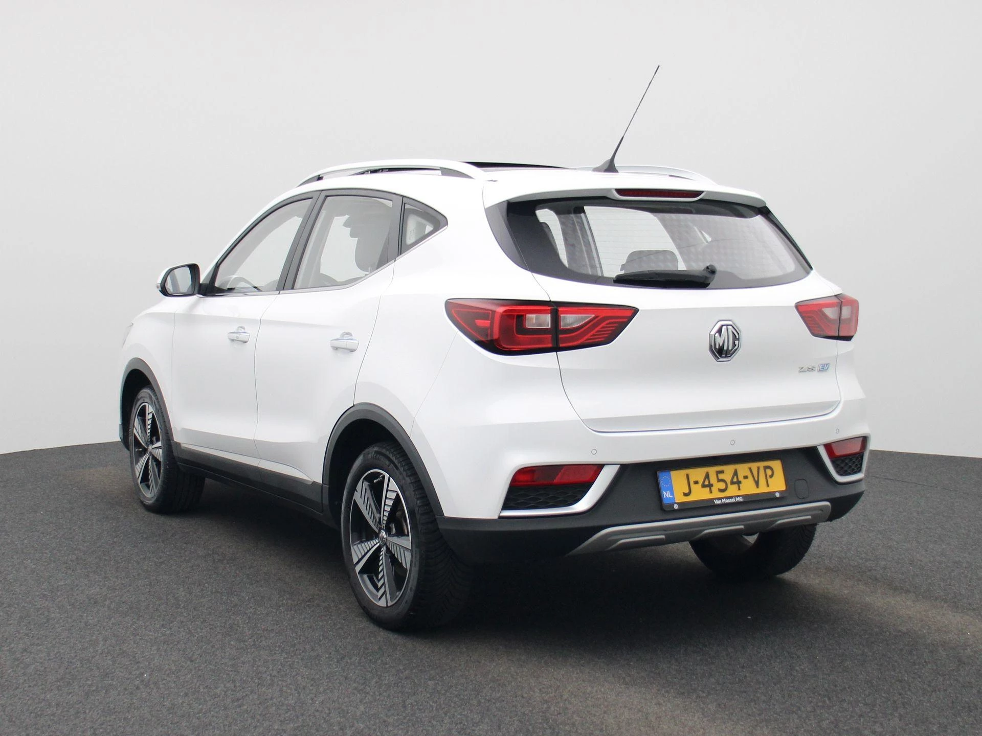 MG-ZS EV-image-1