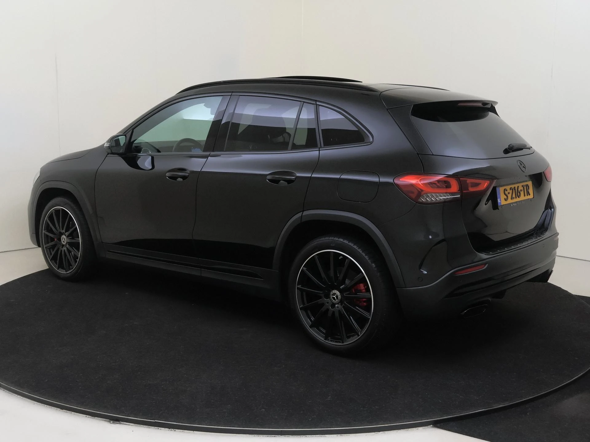 Mercedes-Benz-GLA-image-5