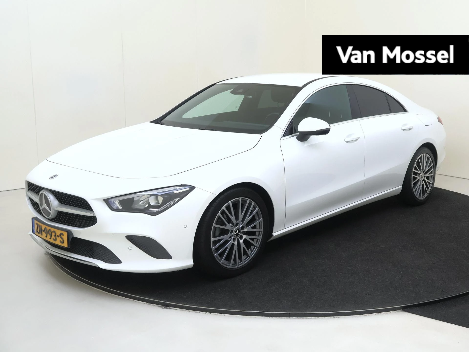 Mercedes-Benz-CLA-image-0