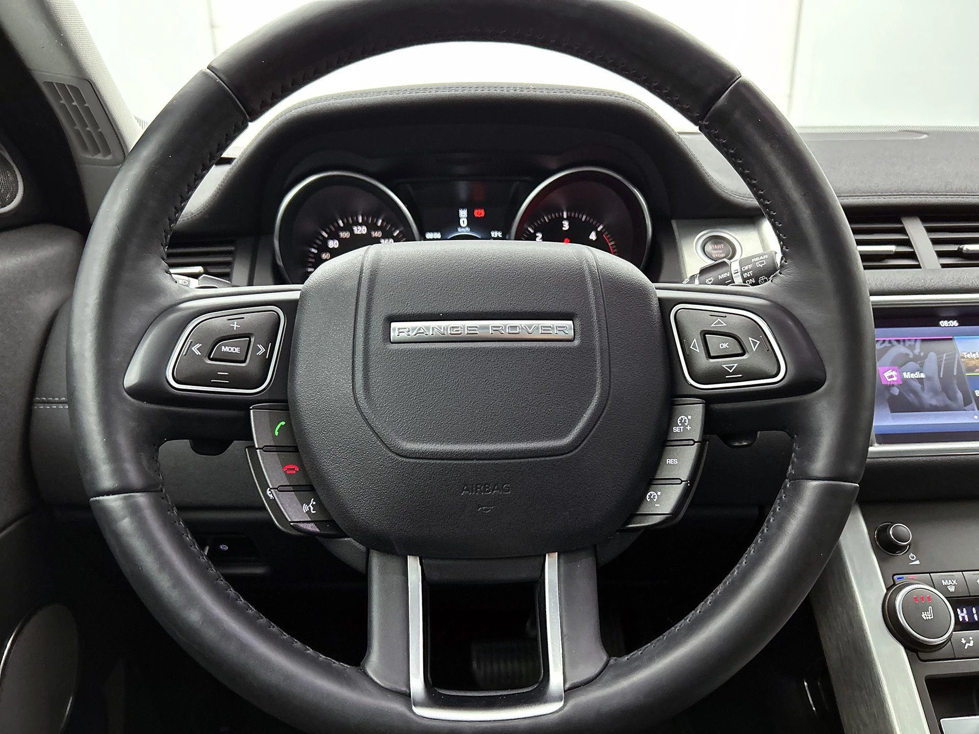 Land Rover-Range Rover Evoque-image-35