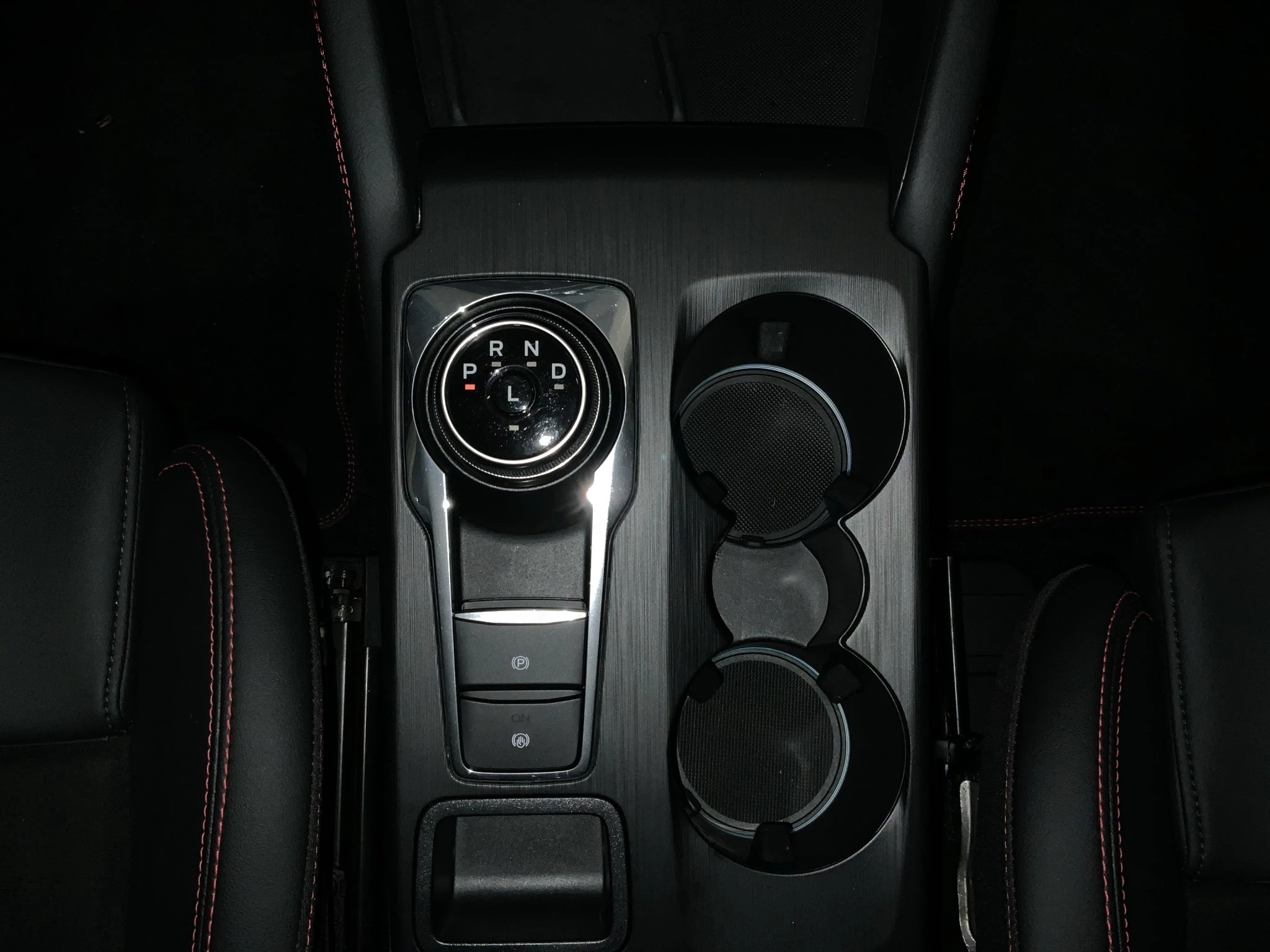 Ford Kuga ST-Line X Aut.*PANO*AHK*360GRAD*LED-MATRIX*NAVI*GRA*WINTER-PKT.