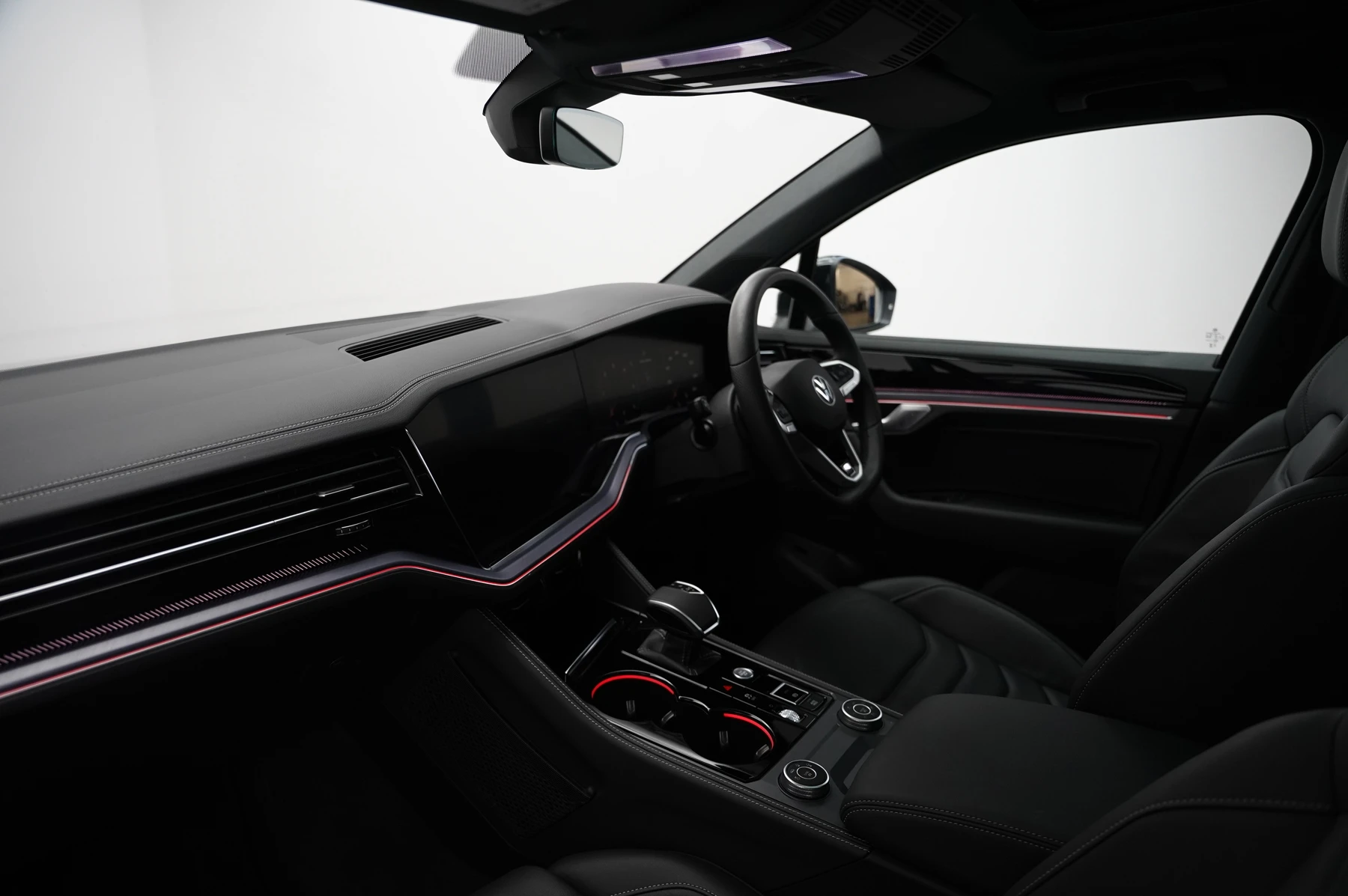 Volkswagen-Touareg-image-1