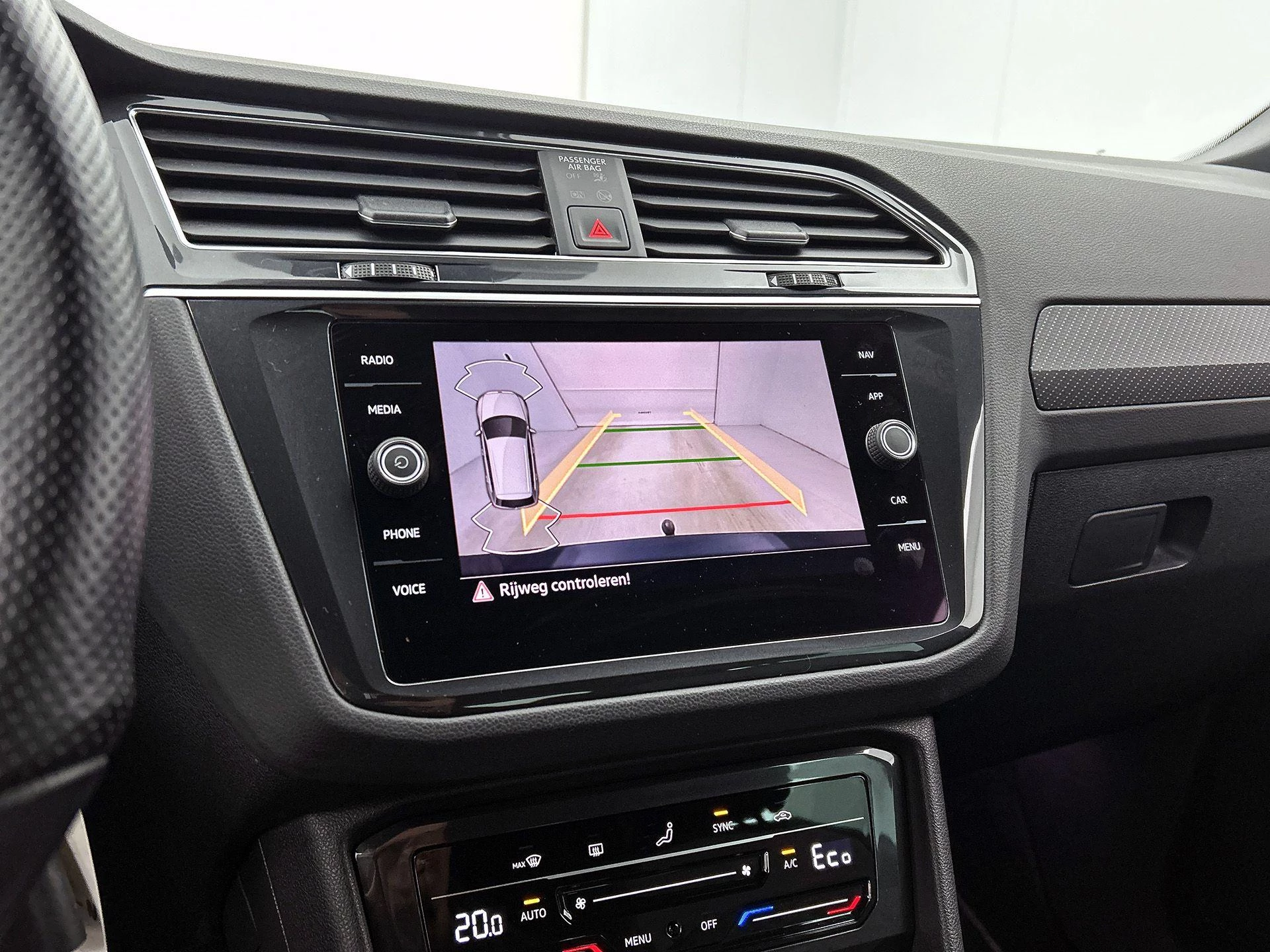 Volkswagen-Tiguan-image-15