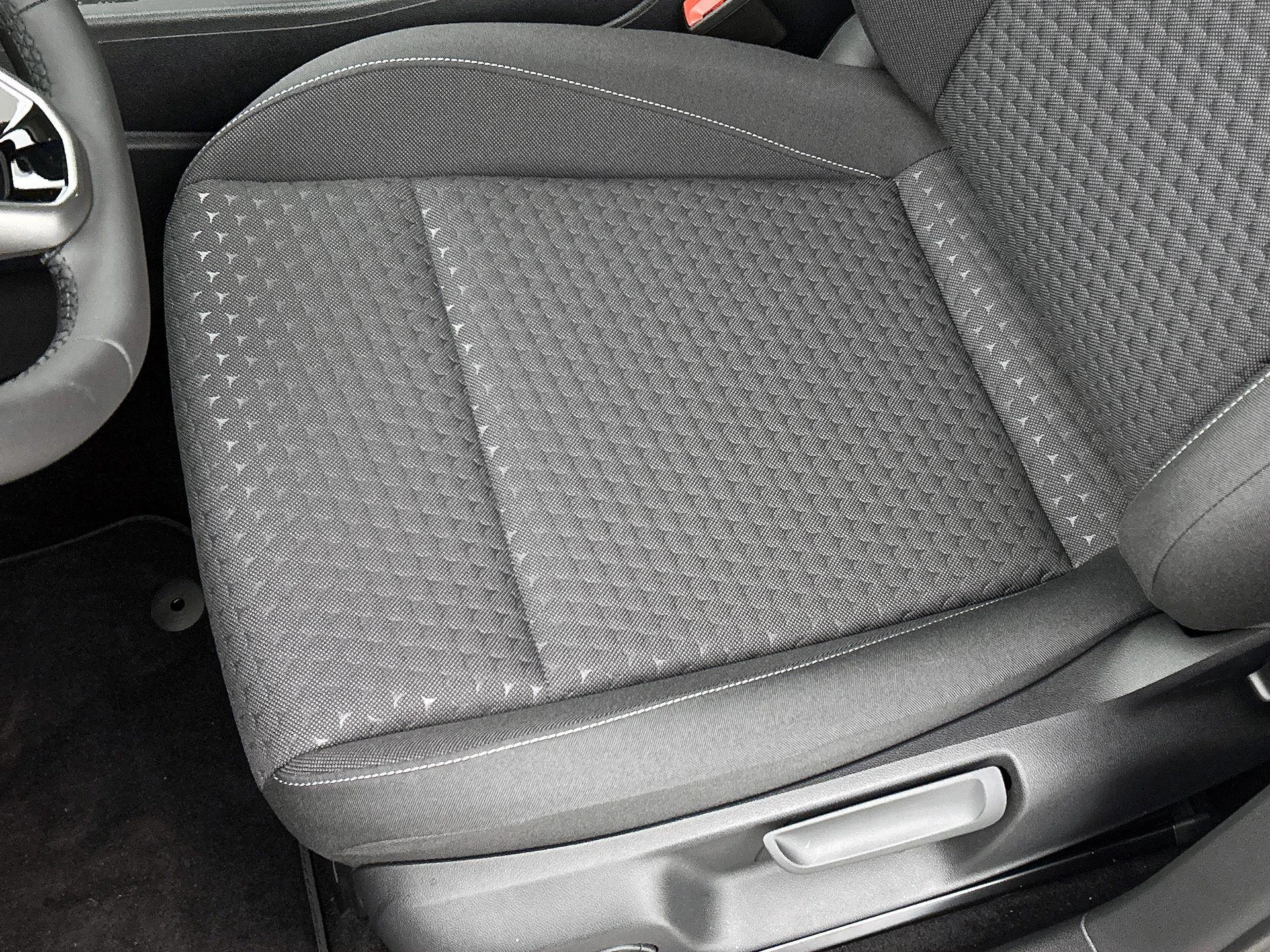 Volkswagen-T-Roc-image-16