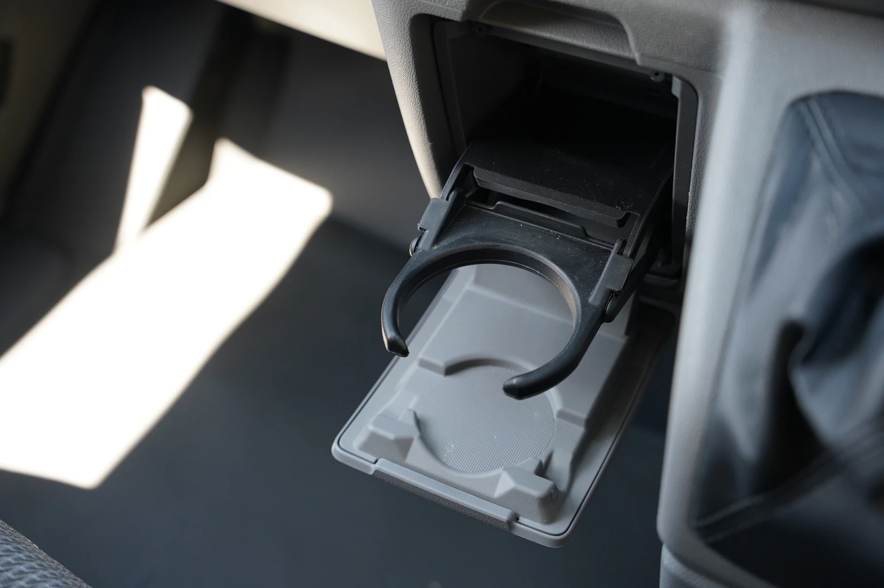 Volkswagen-Transporter-image-19