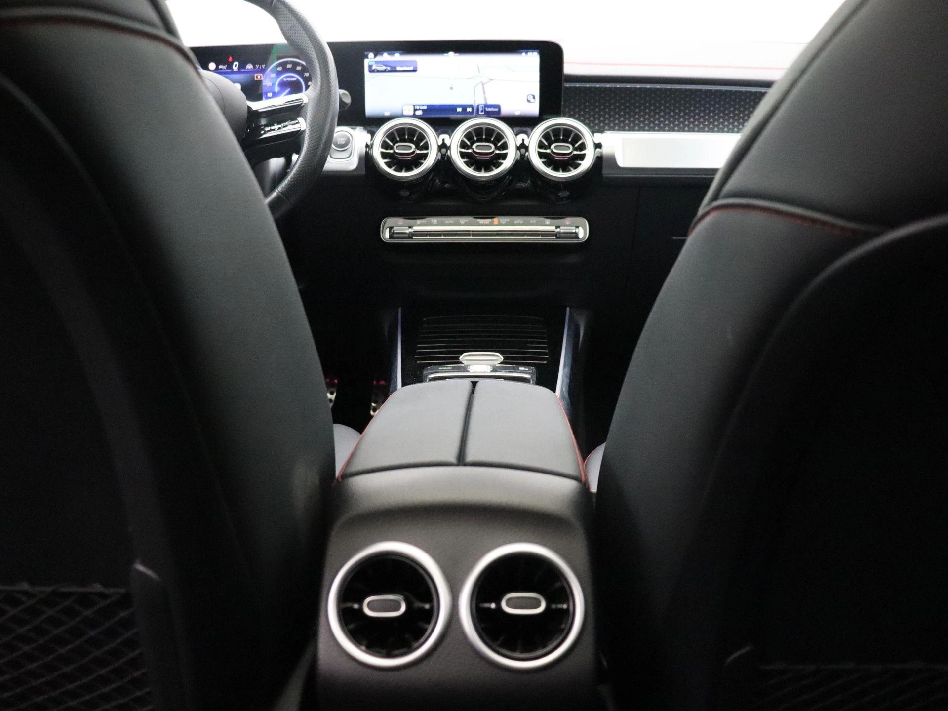 Mercedes-Benz-EQB-image-19