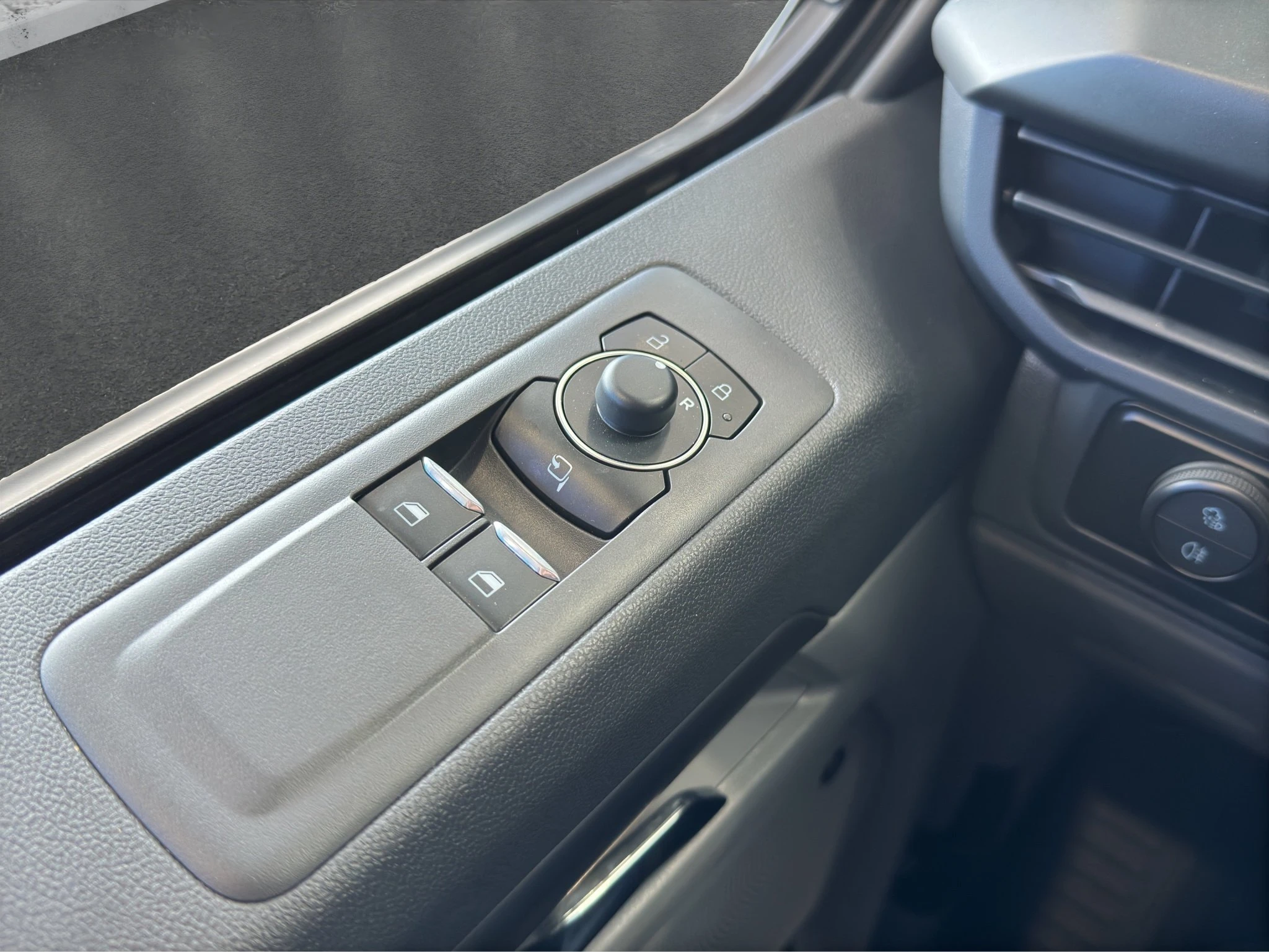 Ford-Tourneo Custom-image-13
