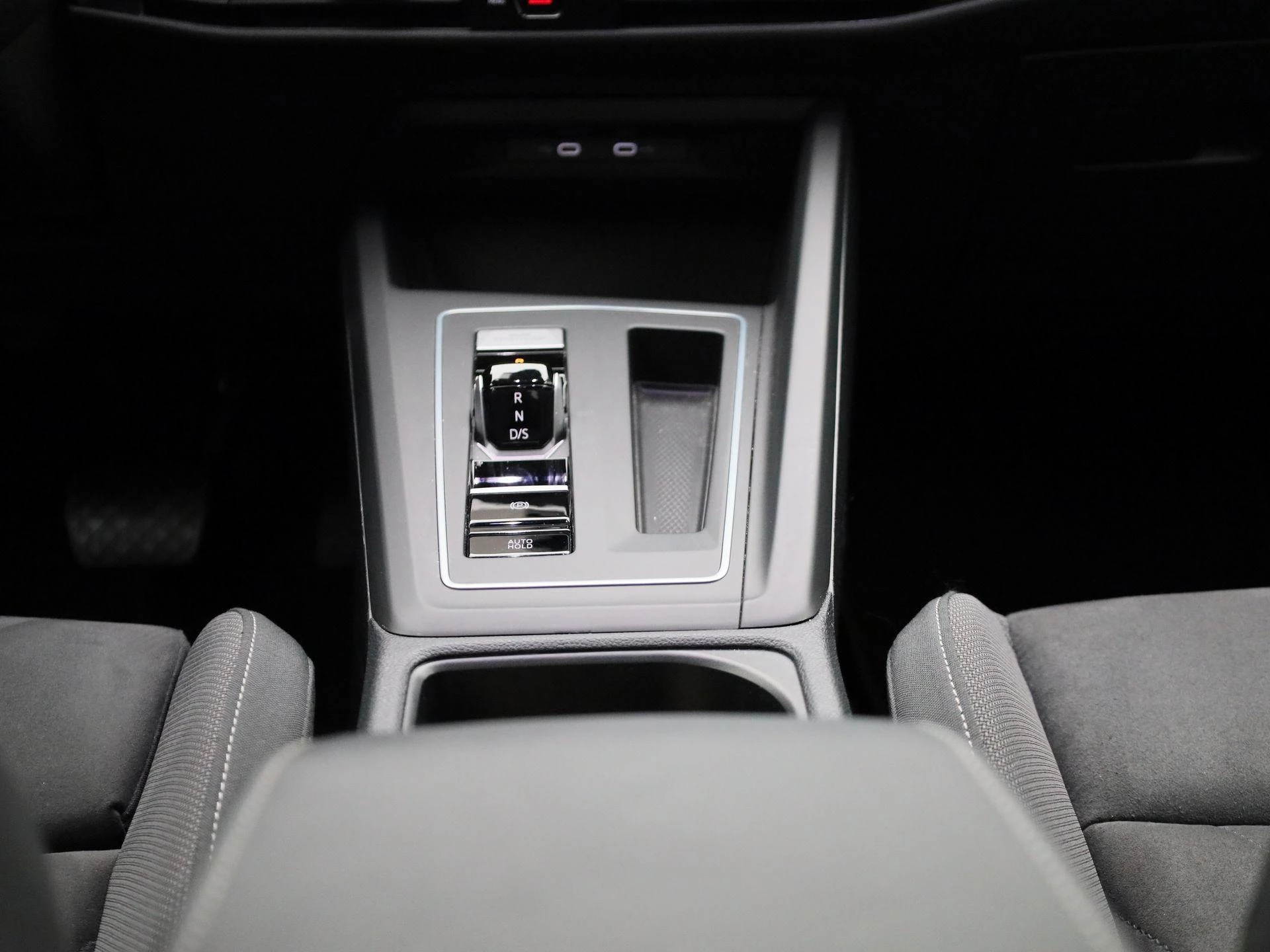 Volkswagen-Golf-image-9