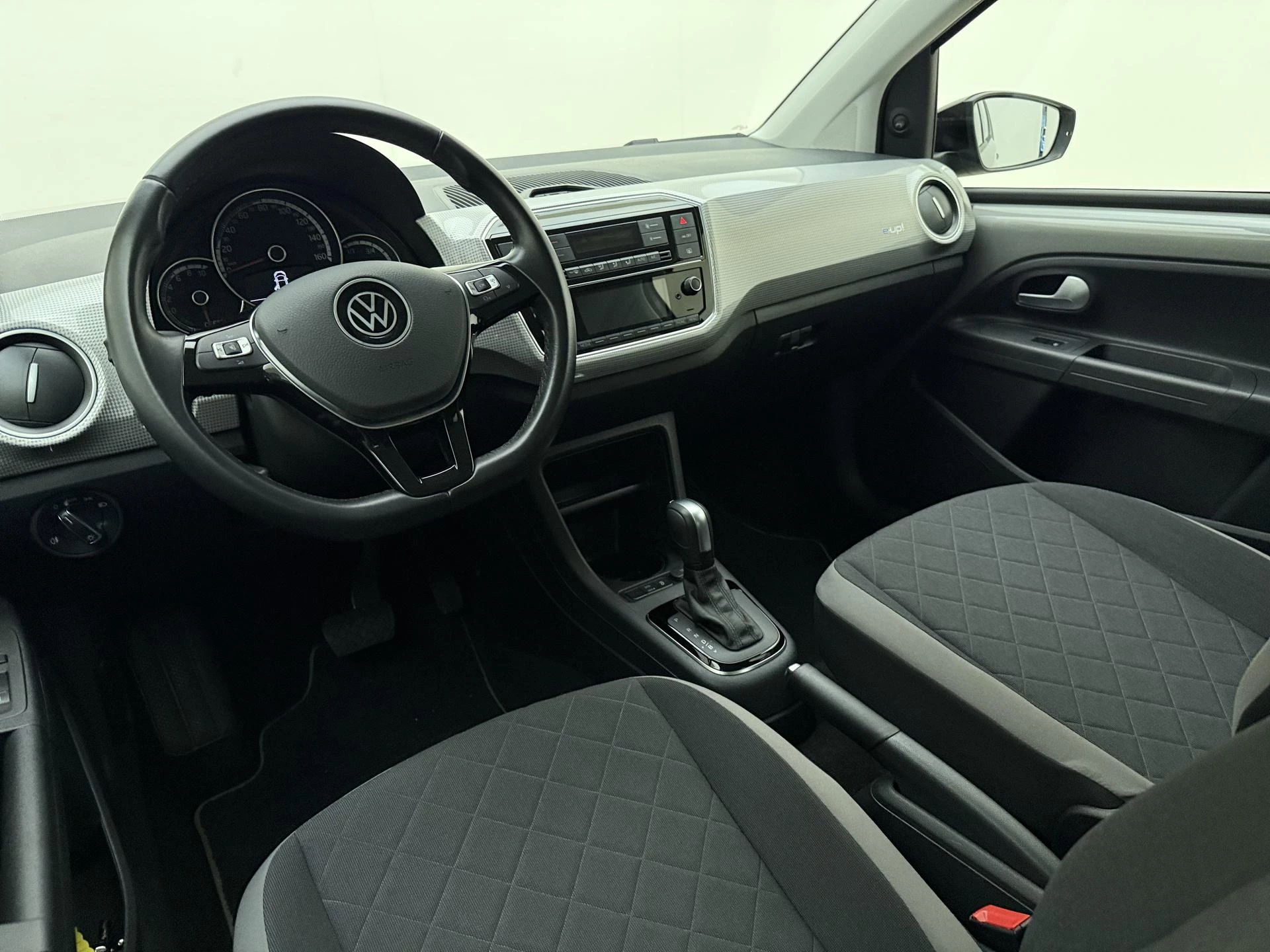 Volkswagen-e-up!-image-11