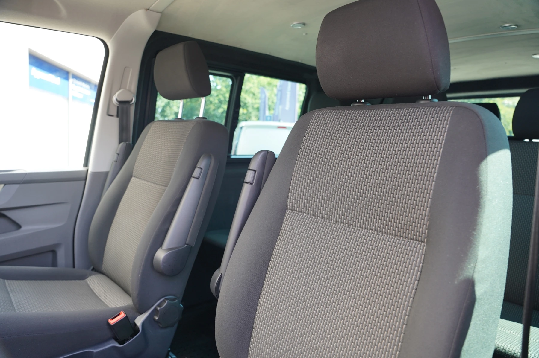 Volkswagen-Transporter-image-8