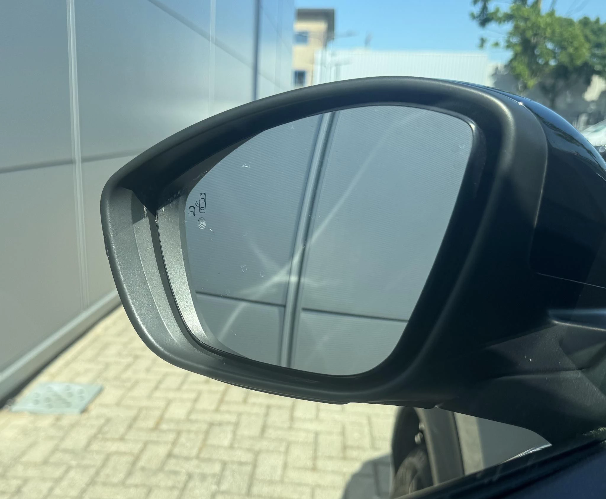 Peugeot e-2008 EV Allure 54 kWh