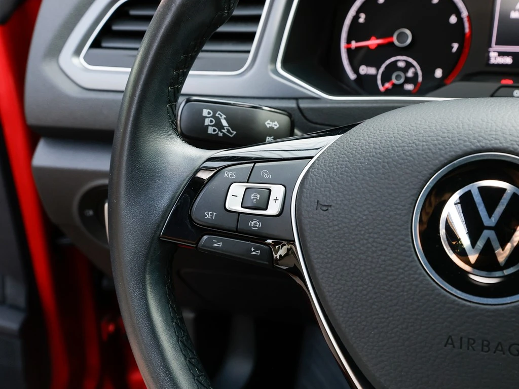 Volkswagen-T-Roc-image-15