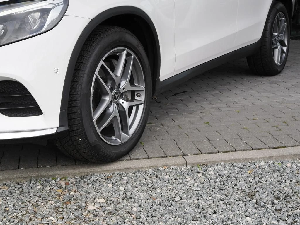 Mercedes-Benz-GLC 220 d-image-6