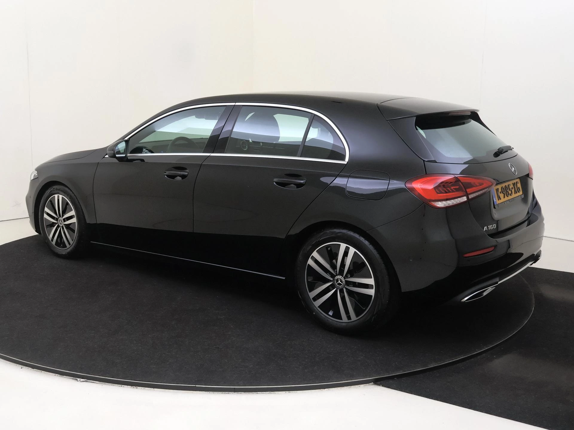Mercedes-Benz-A-Klasse-image-2