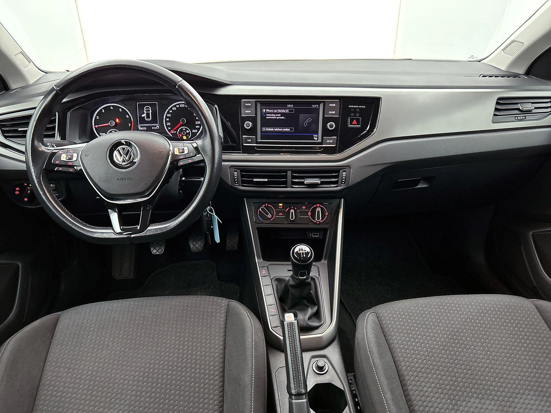 Volkswagen-Polo-image-17