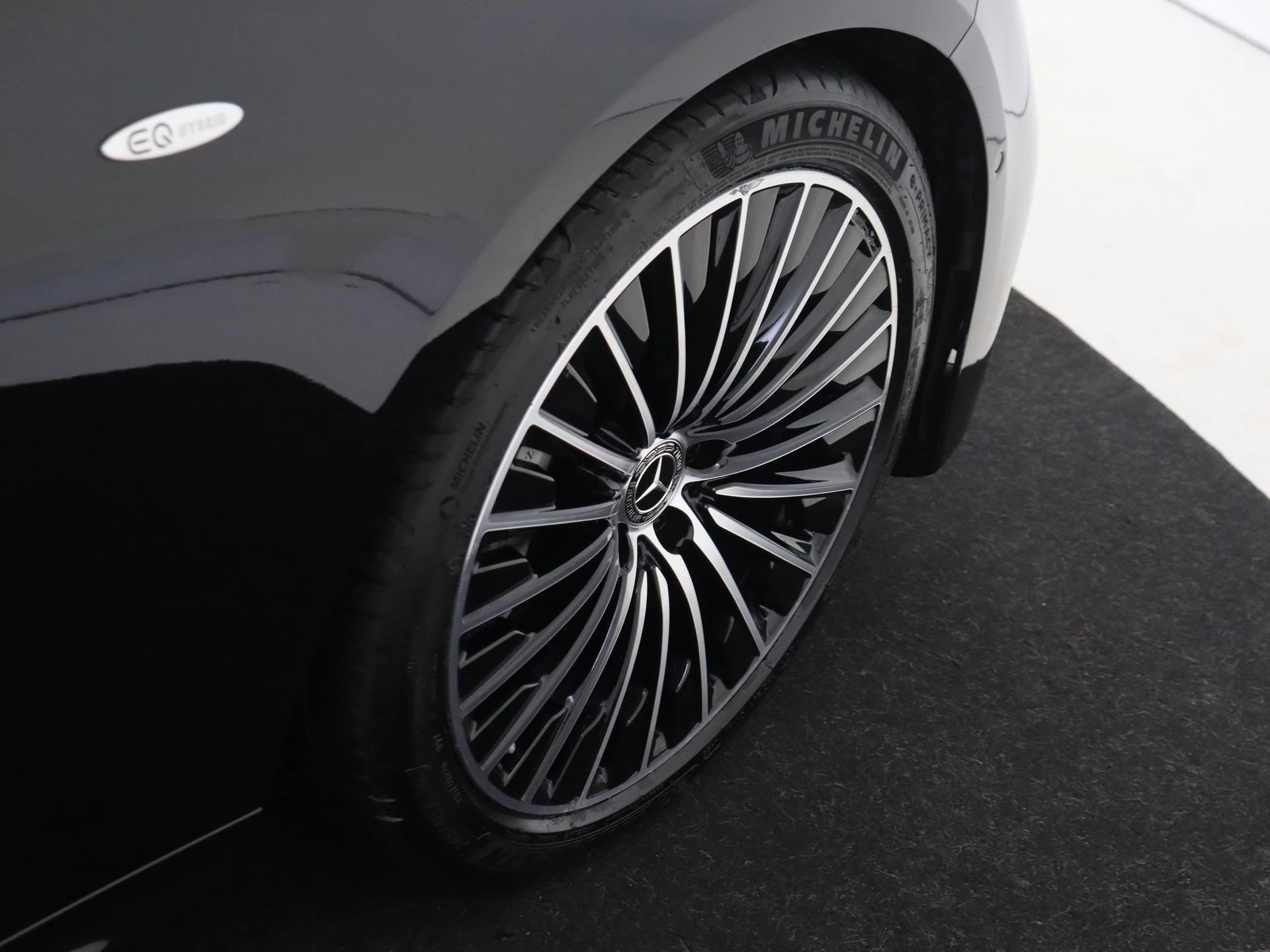 Mercedes-Benz-E-Klasse-image-9