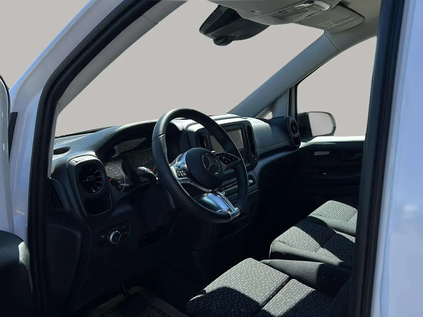 Mercedes-Benz-Vito-image-9