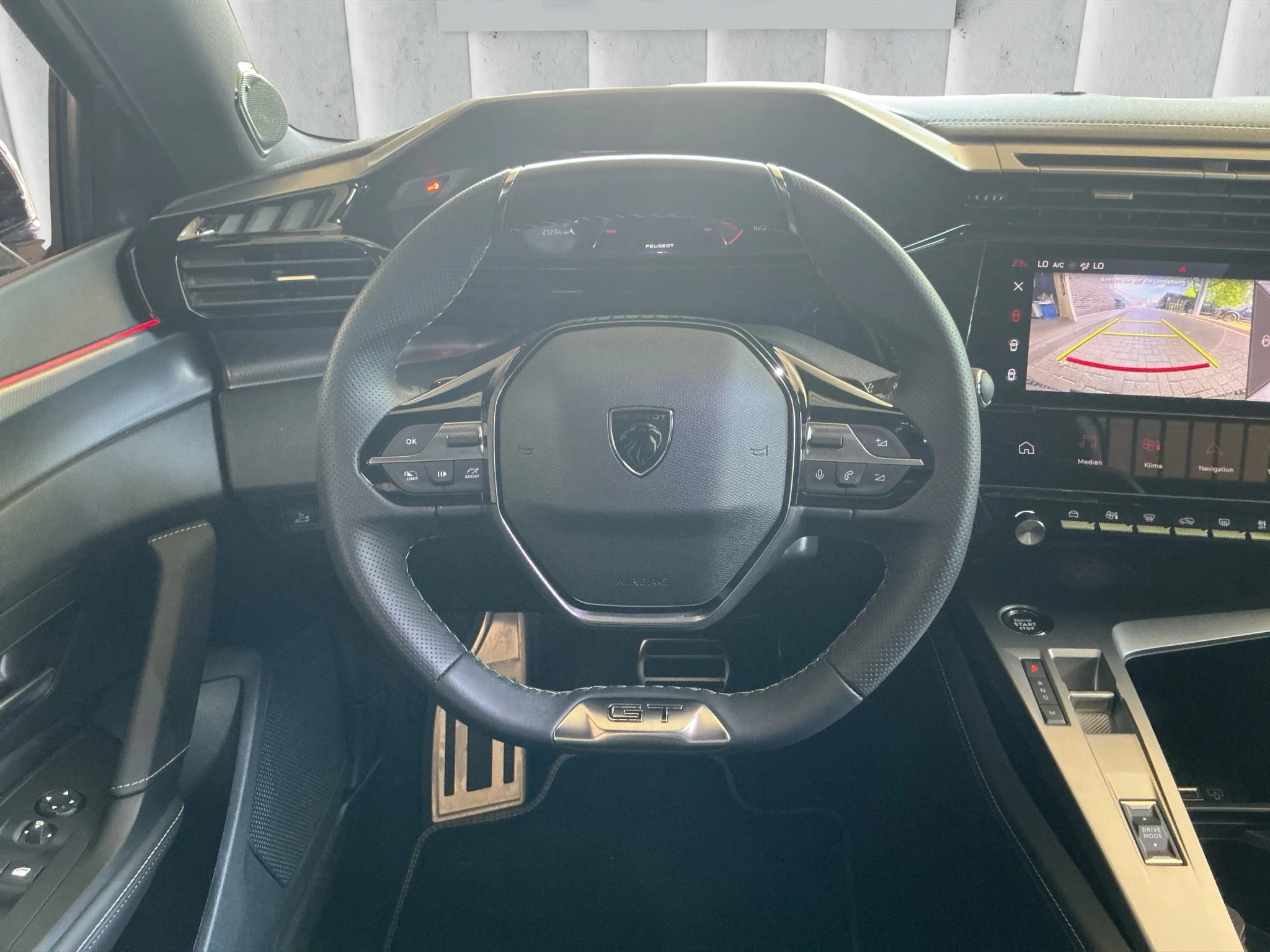 Peugeot 308 1.5 BlueHDi 130 SW GT KOMF.PKT*PANO*SHZ*LRHZ*EINPARKHILFEN*